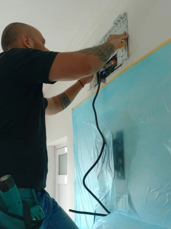 Instalación de soporte de aire acondicionado en Santa Fe